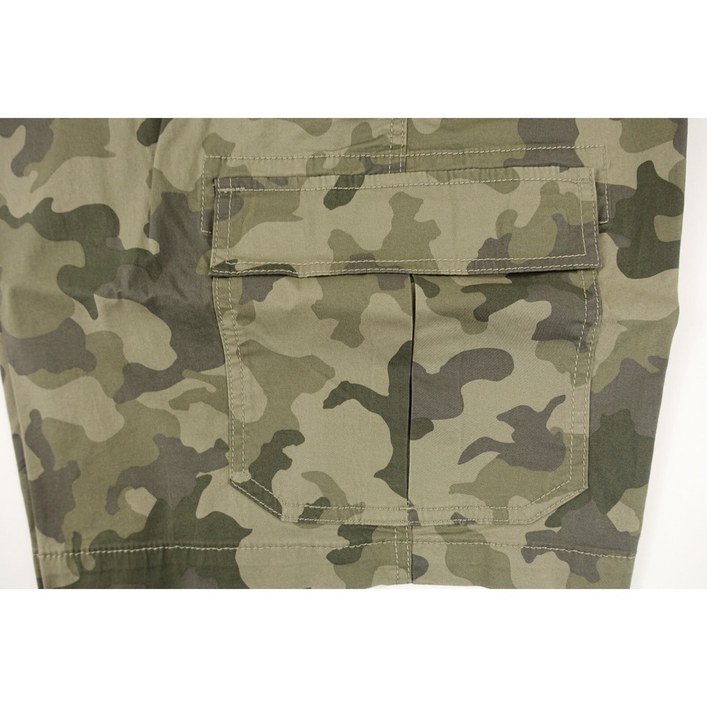 Croft Barrow Cargo Shorts Men 36 Comfort Waistband Camouflage Hits at Knee - Picture 3 of 5